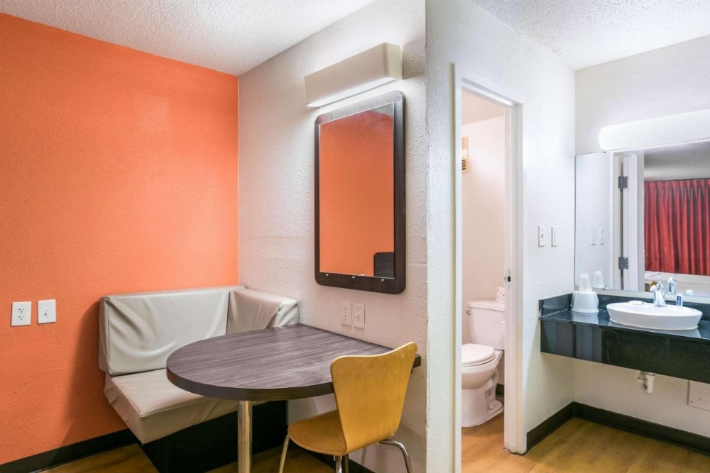 Room Image 3