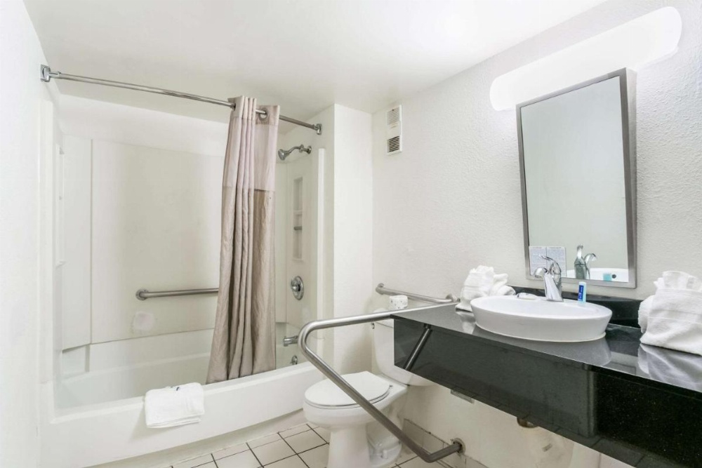 Room Image 4